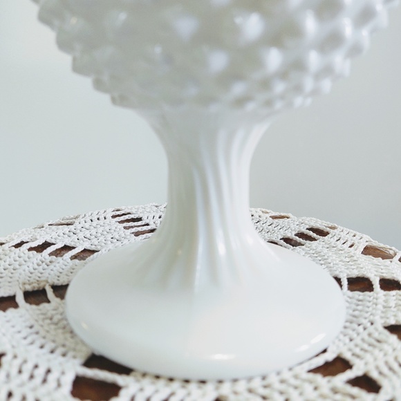 Vintage Hobnail Milk Glass Compote Candy Dish Scalloped Edge Unmarked Fenton - Picture 4 of 12